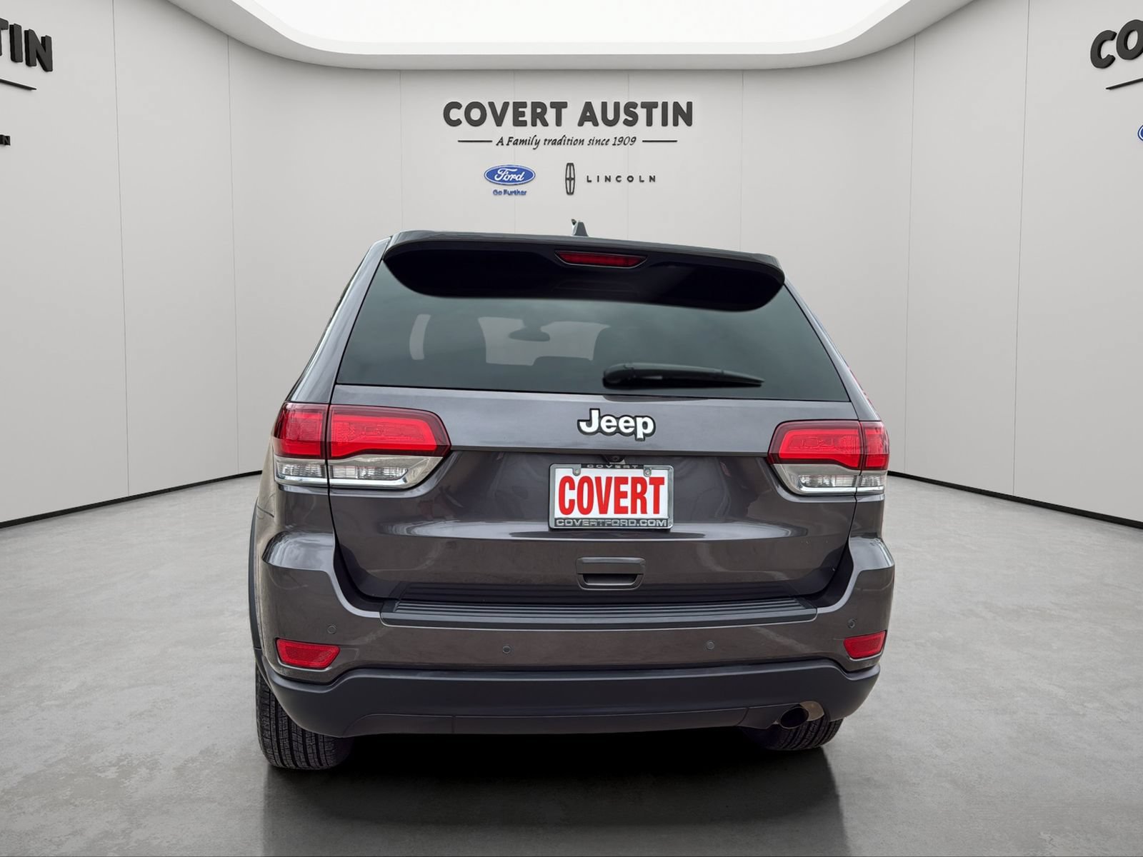 Used 2021 Jeep Grand Cherokee Laredo RWD image 4