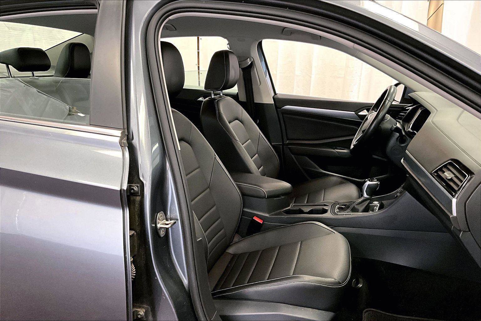 Used 2022 Volkswagen Jetta SE image 9