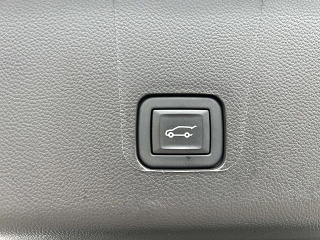 Used 2023 Chevrolet Traverse Premier w/ LPO, Floor Liner Package FWD image 22