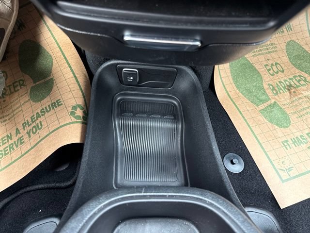 Used 2025 Chrysler Pacifica Select FWD image 26