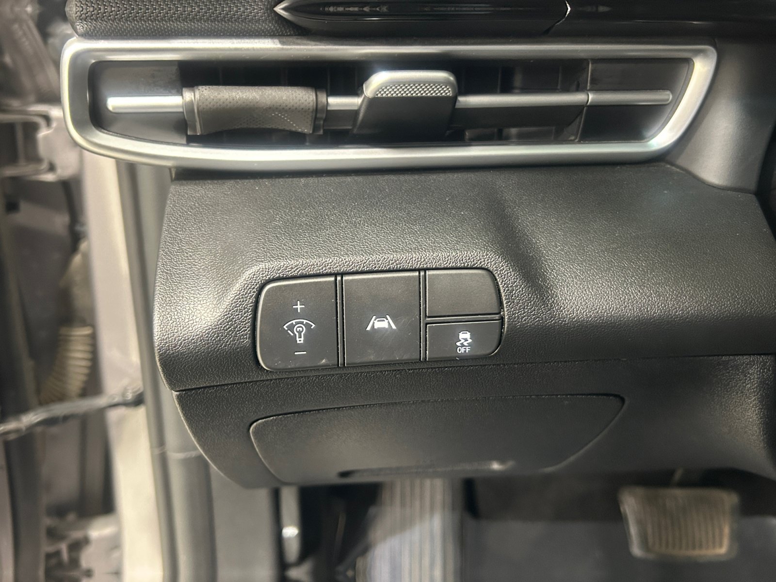 Used 2022 Hyundai Elantra SEL w/ Convenience + Premium Package FWD image 19