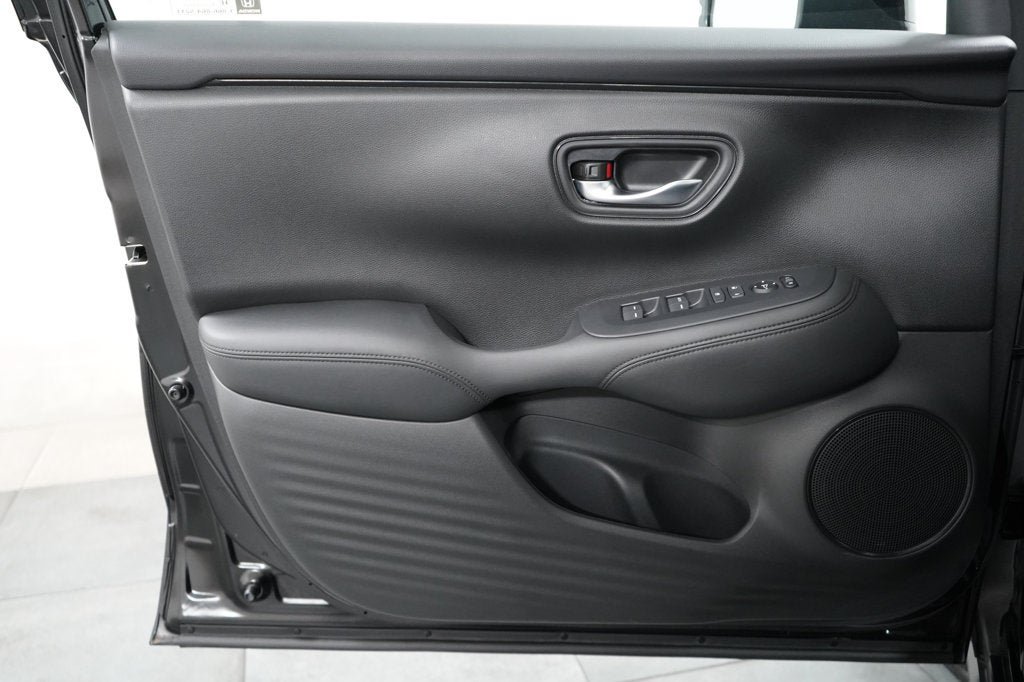 Used 2025 Honda HR-V LX image 29