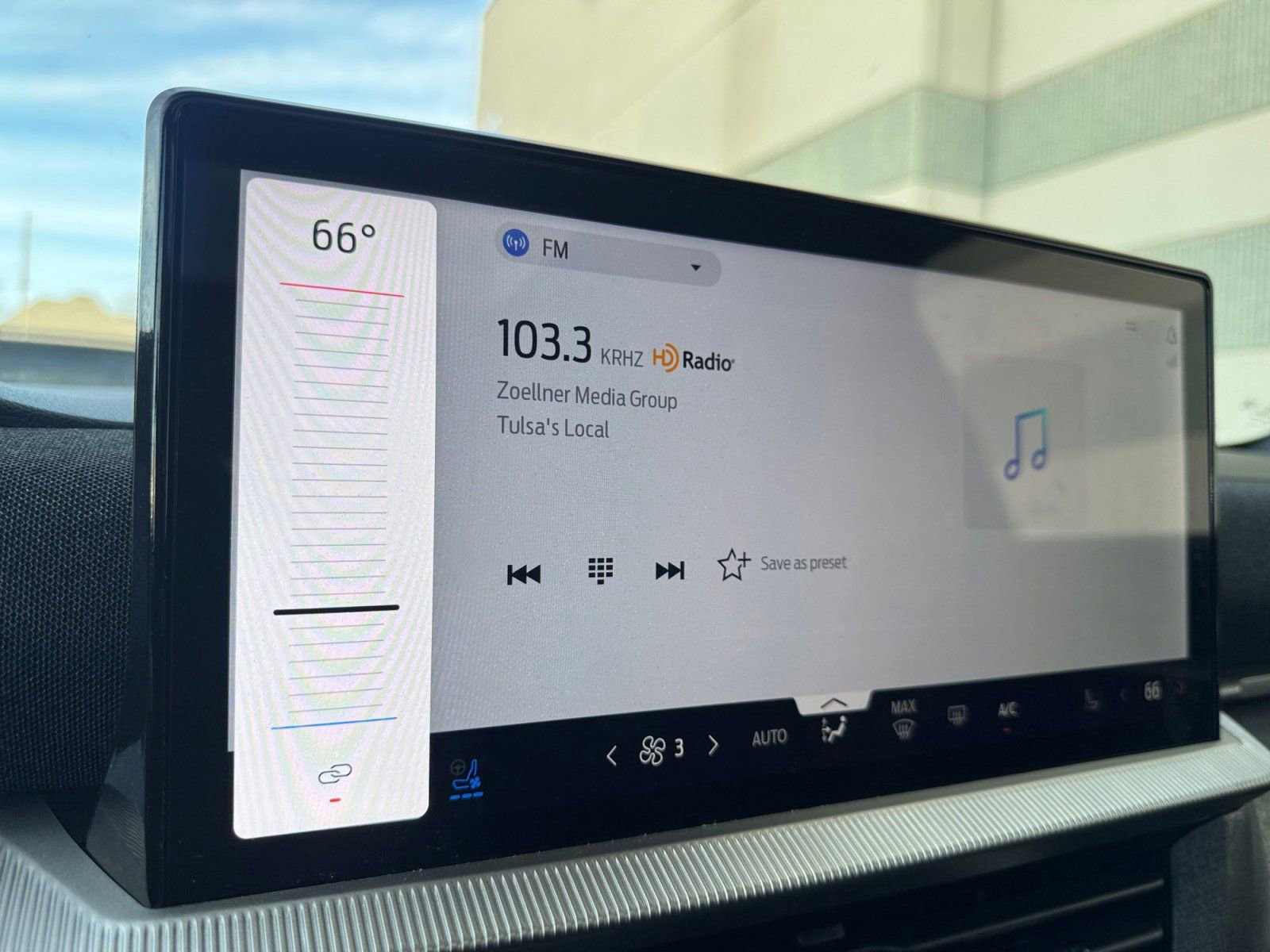 Certified 2025 Ford Explorer Platinum image 27