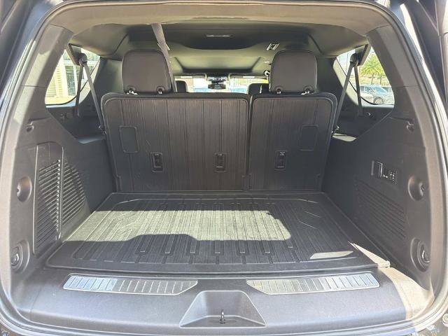 Used 2023 GMC Yukon XL Denali RWD image 12