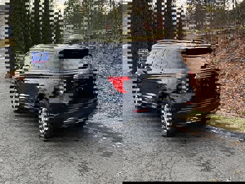 Certified 2023 Ford Explorer XLT w/ Equipment Group 202A image 3