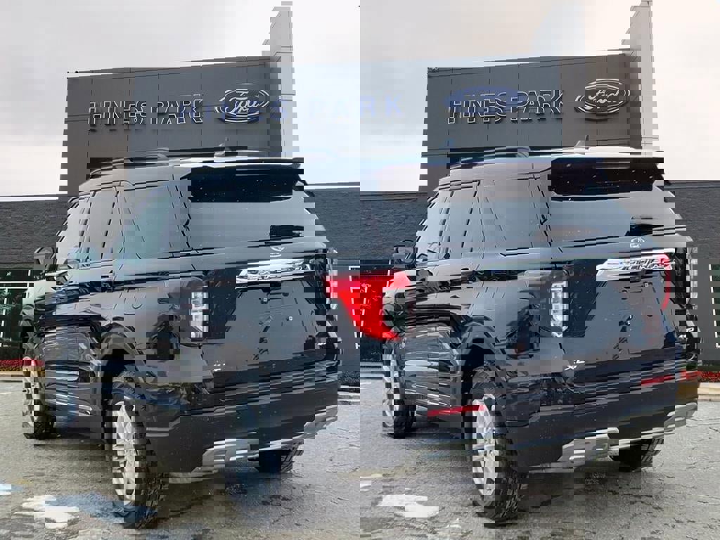 Certified 2023 Ford Explorer XLT w/ Equipment Group 202A image 5