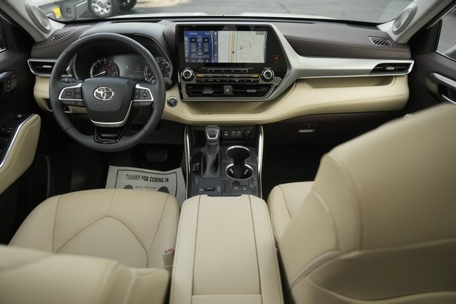 Used 2022 Toyota Highlander Platinum image 21