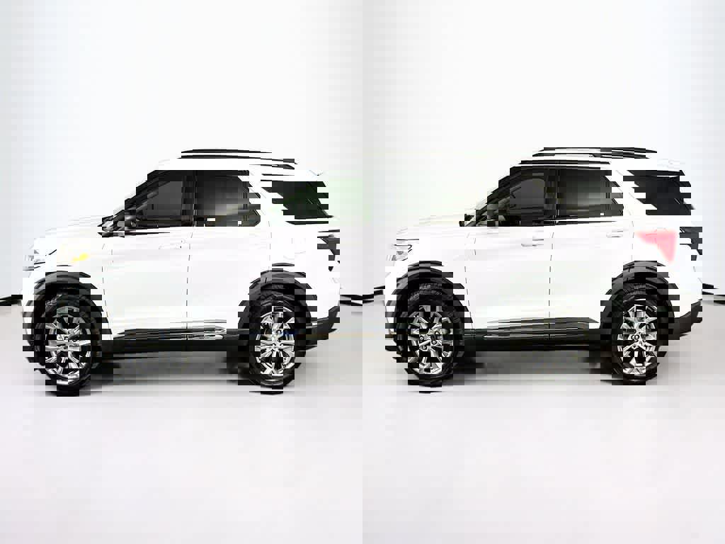 Certified 2020 Ford Explorer XLT w/ Equipment Group 202A image 2