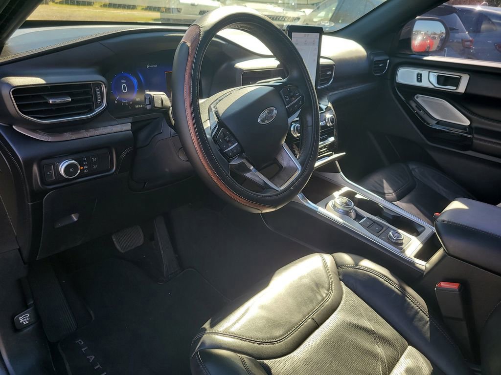 Certified 2022 Ford Explorer Platinum w/ Equipment Group 601A image 19