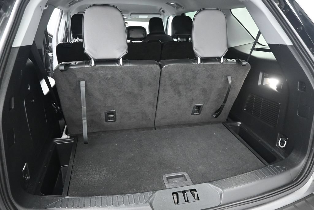 Certified 2023 Ford Explorer XLT w/ Equipment Group 202A RWD image 9