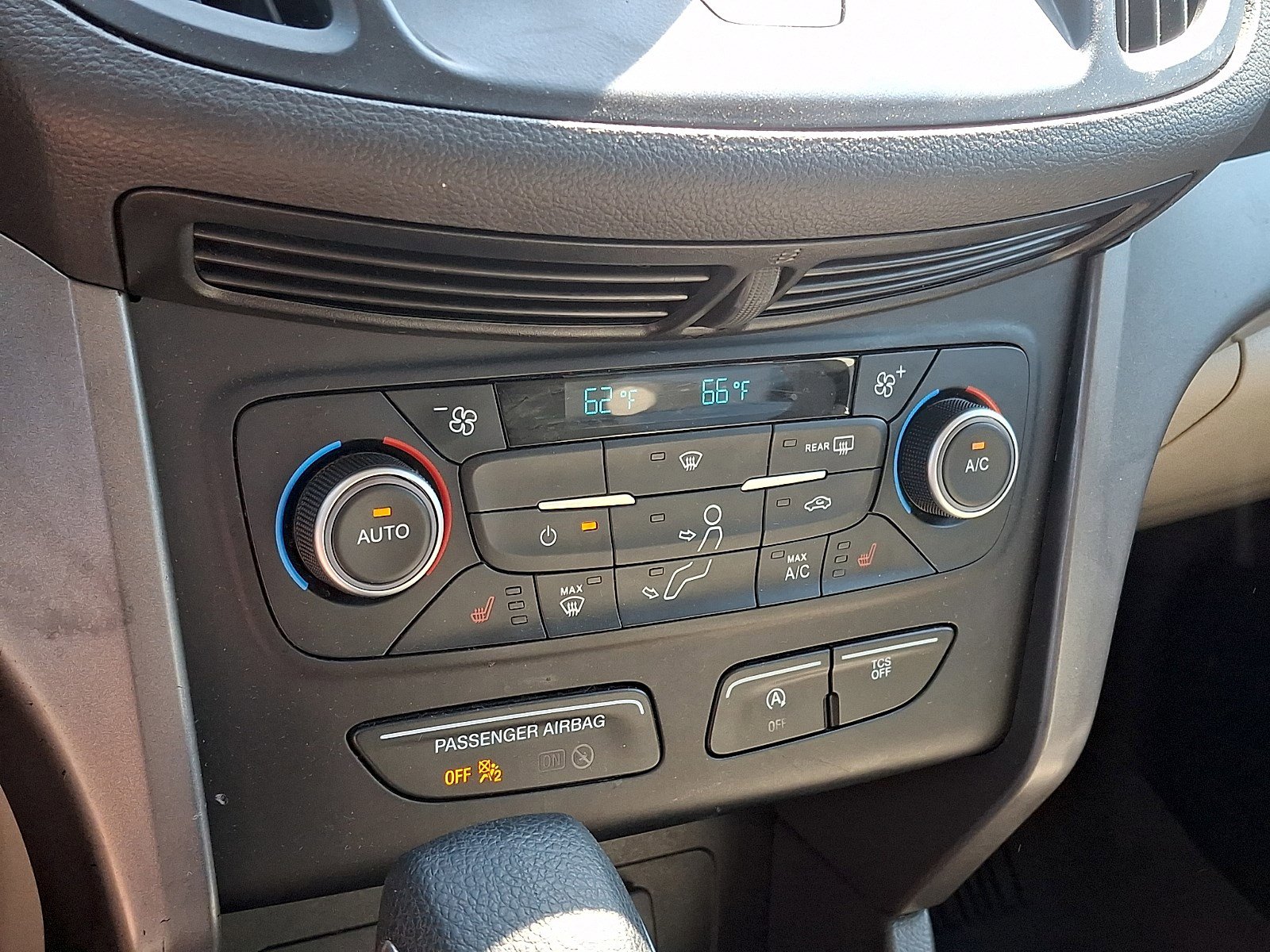 Certified 2018 Ford Escape SE w/ SE Sync 3 Package FWD image 14