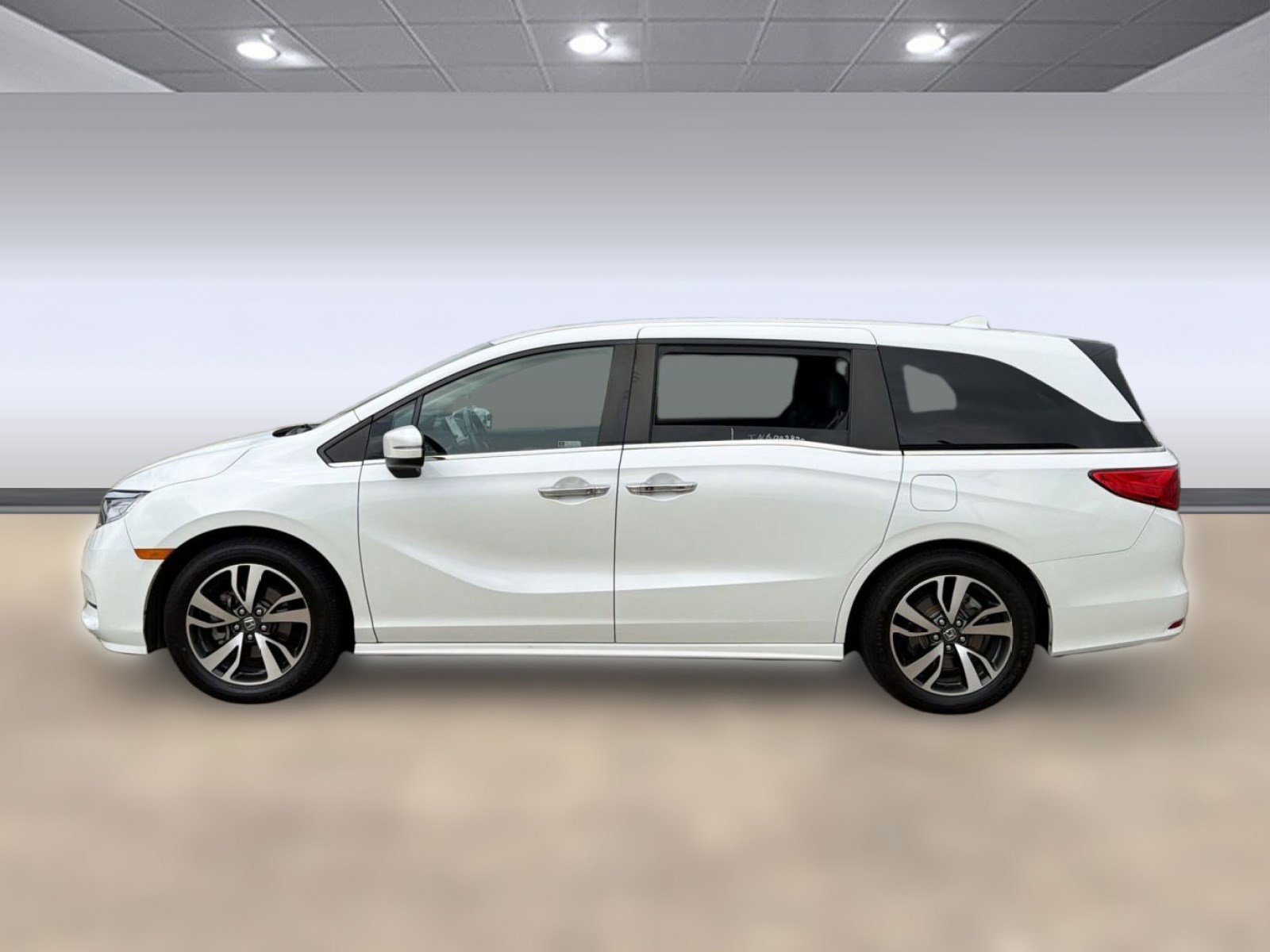 Used 2022 Honda Odyssey Touring image 2