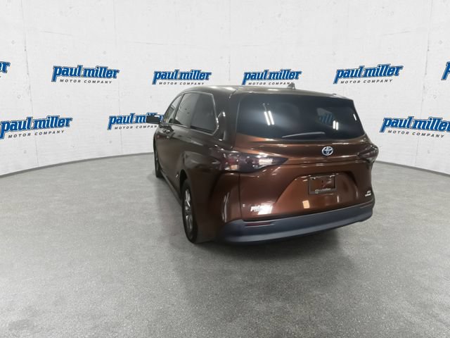 Used 2023 Toyota Sienna XLE FWD image 8