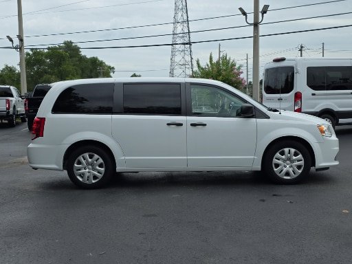 Used 2020 Dodge Grand Caravan SE w/ UConnect Hands-Free Group FWD image 8