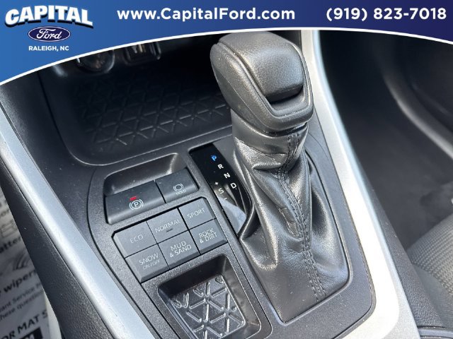 Used 2025 Toyota RAV4 LE AWD/4WD image 30