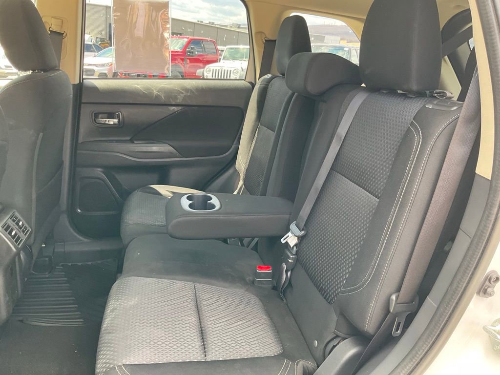 Used 2019 Mitsubishi Outlander ES image 14