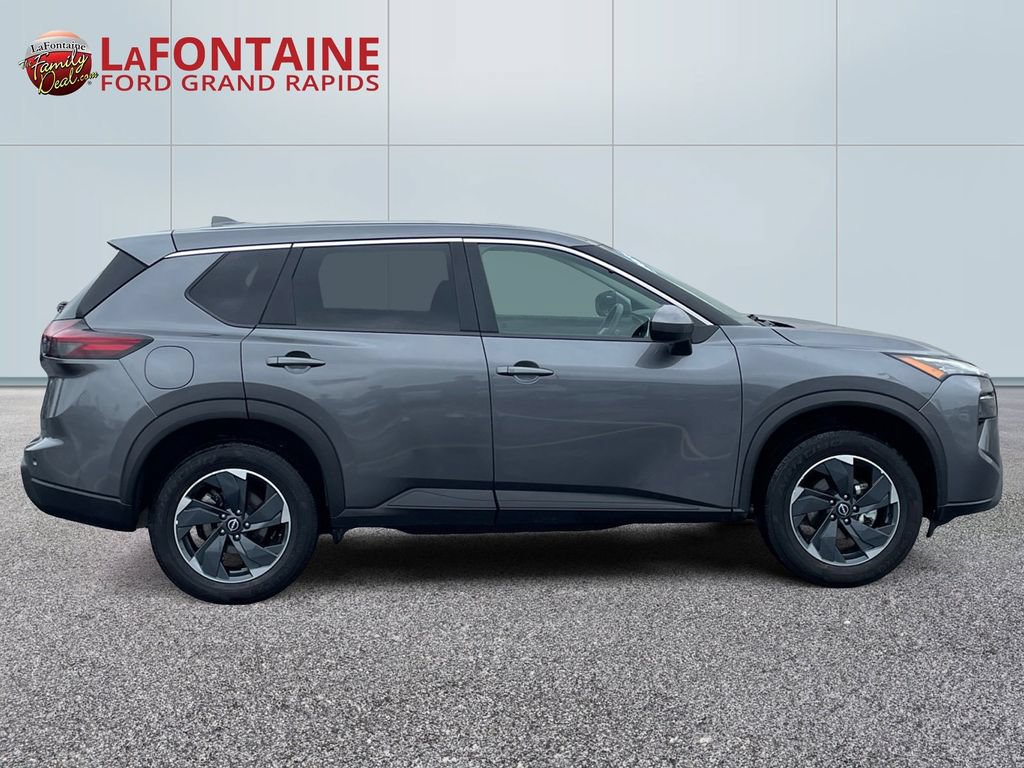 Used 2025 Nissan Rogue SV AWD/4WD image 8