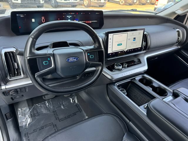 Certified 2025 Ford Expedition Max Platinum AWD/4WD image 3