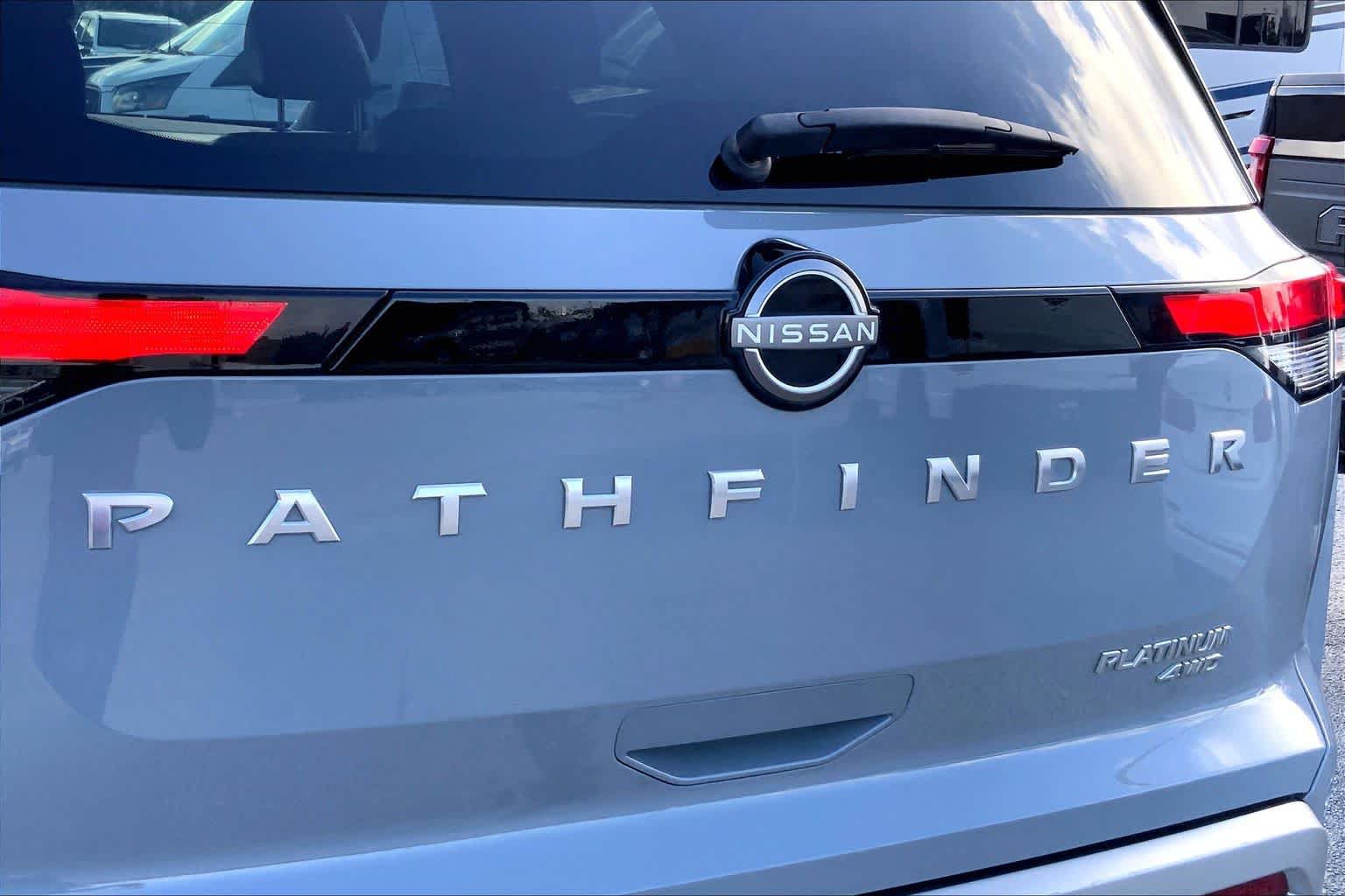 Used 2022 Nissan Pathfinder Platinum AWD/4WD image 10