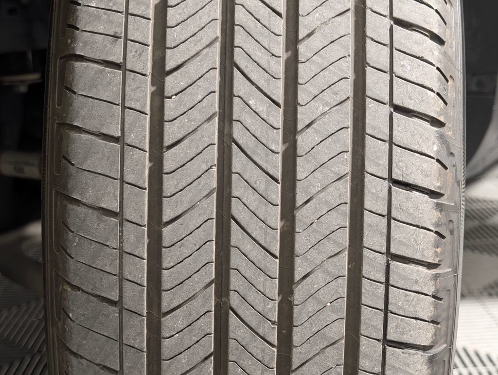 Certified 2025 Ford Escape ST-Line FWD image 27