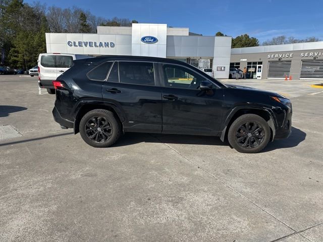 Used 2022 Toyota RAV4 SE image 11