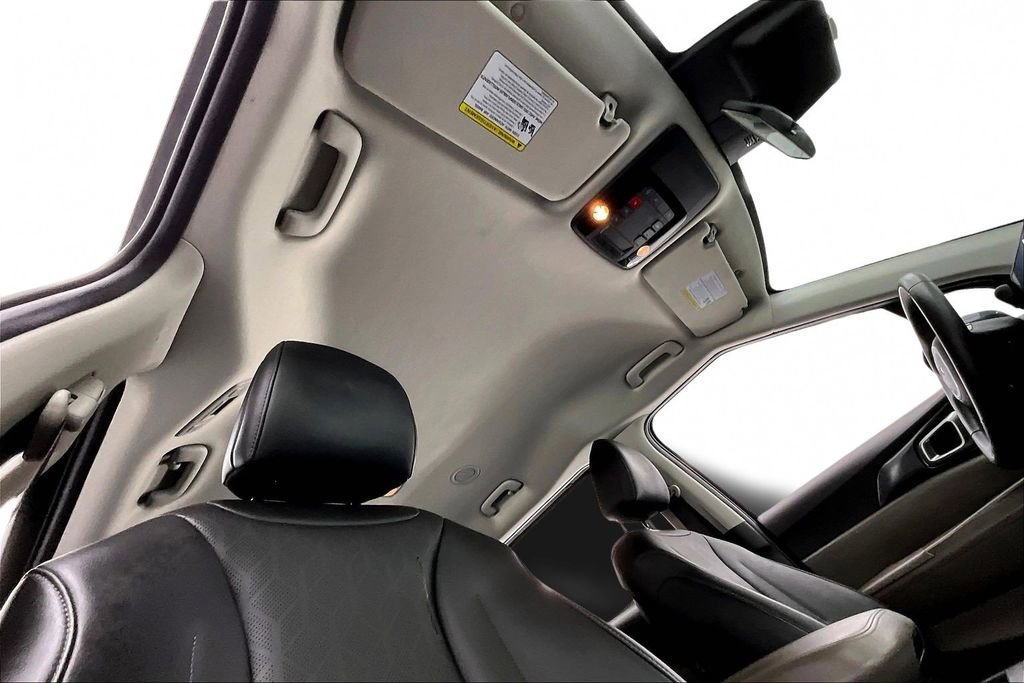 Used 2025 Kia Carnival LXS image 22