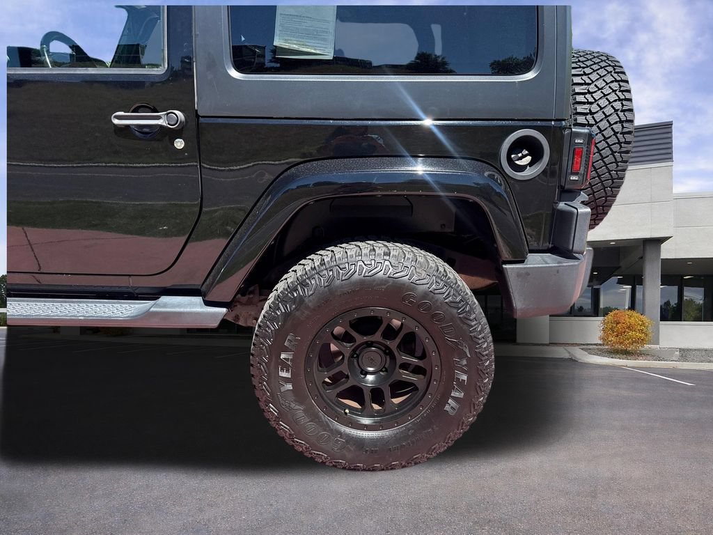 Used 2017 Jeep Wrangler Sahara w/ Dual Top Group AWD/4WD image 30
