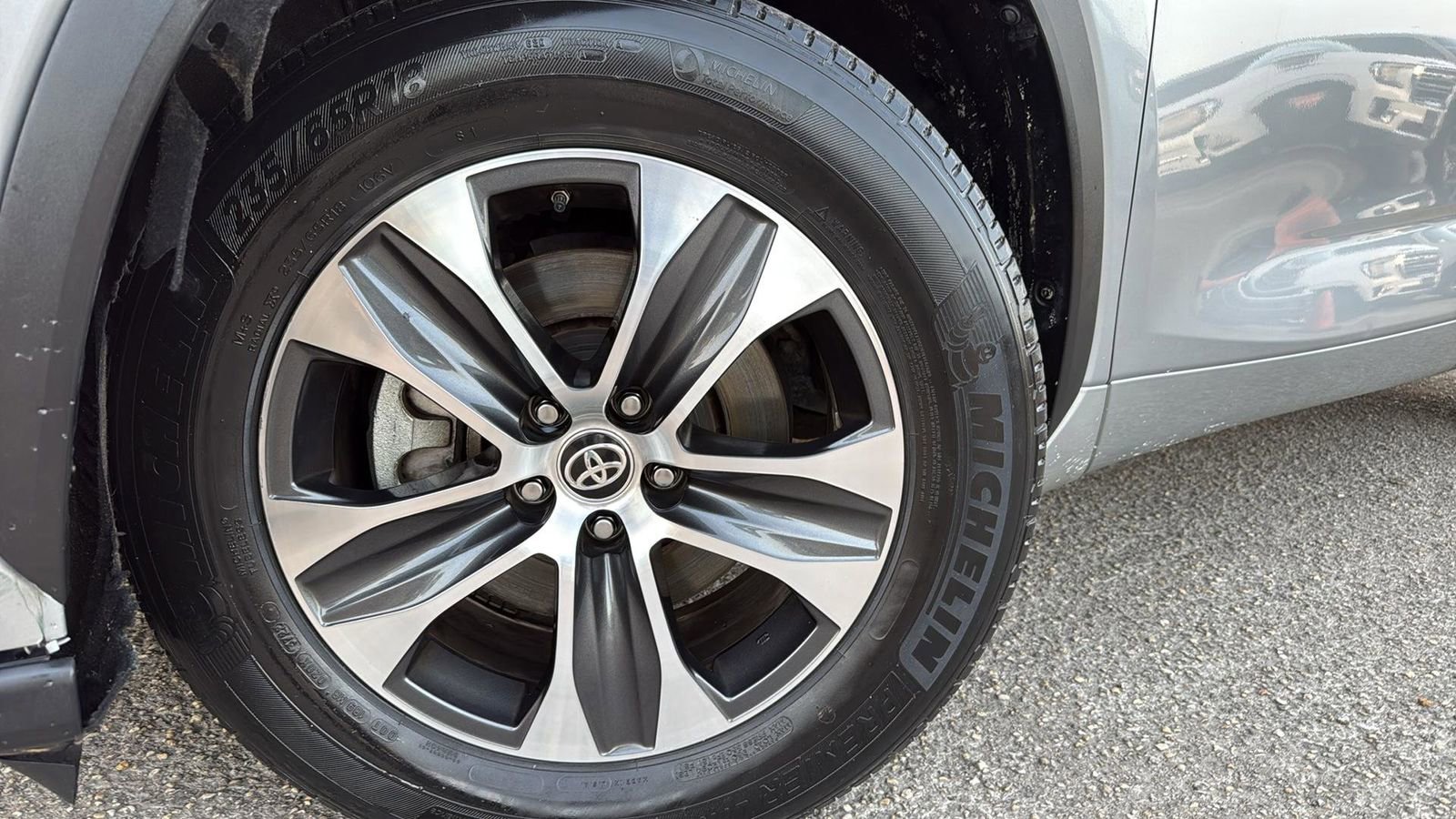 Used 2021 Toyota Highlander XLE image 7