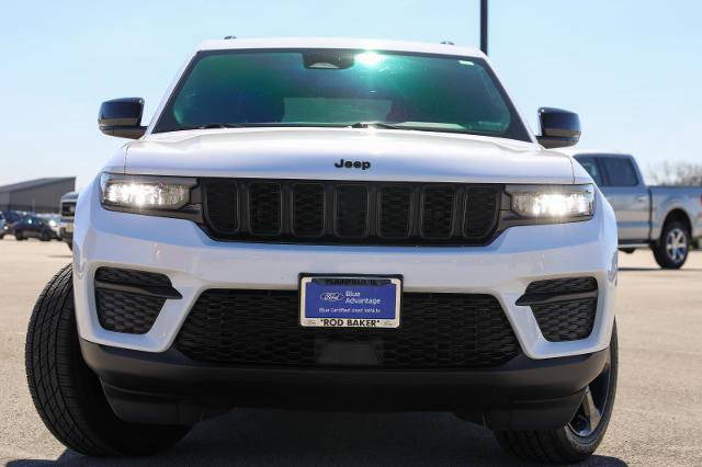 Used 2022 Jeep Grand Cherokee Altitude AWD/4WD image 2