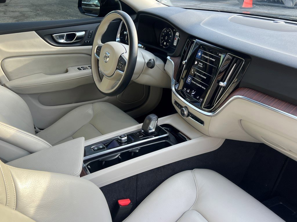 Used 2022 Volvo S60 B5 Momentum w/ Climate Package image 12