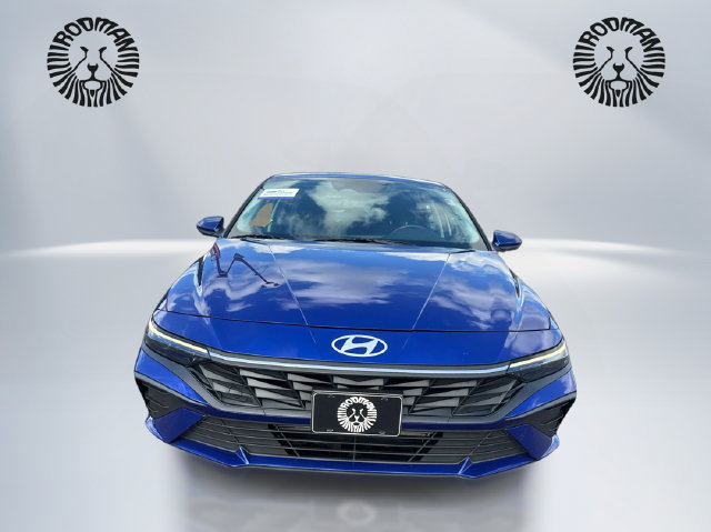 Used 2024 Hyundai Elantra SE FWD image 2