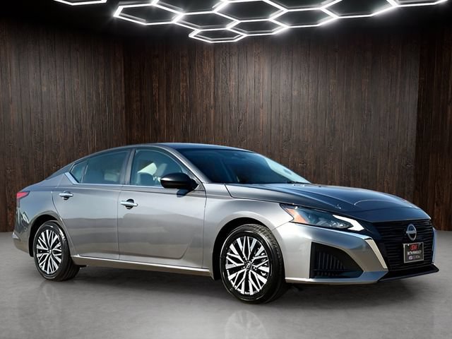 Used 2025 Nissan Altima 2.5 SV