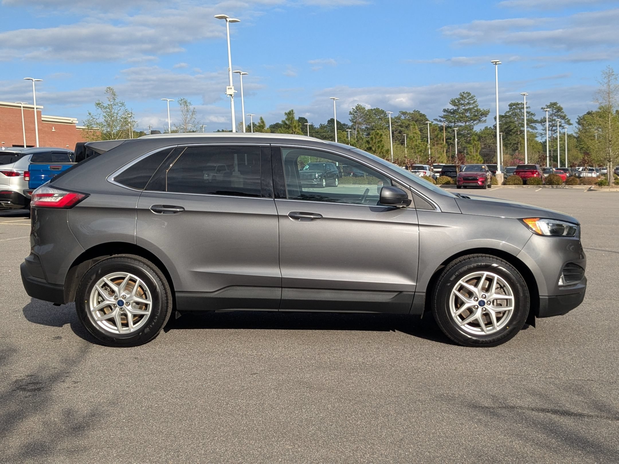 Certified 2022 Ford Edge SEL w/ Convenience Package AWD/4WD image 3
