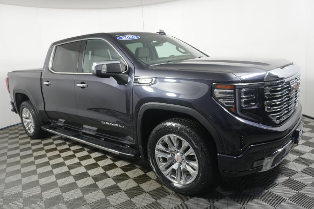 Used 2023 GMC Sierra 1500 Denali w/ Technology Package AWD/4WD image 2
