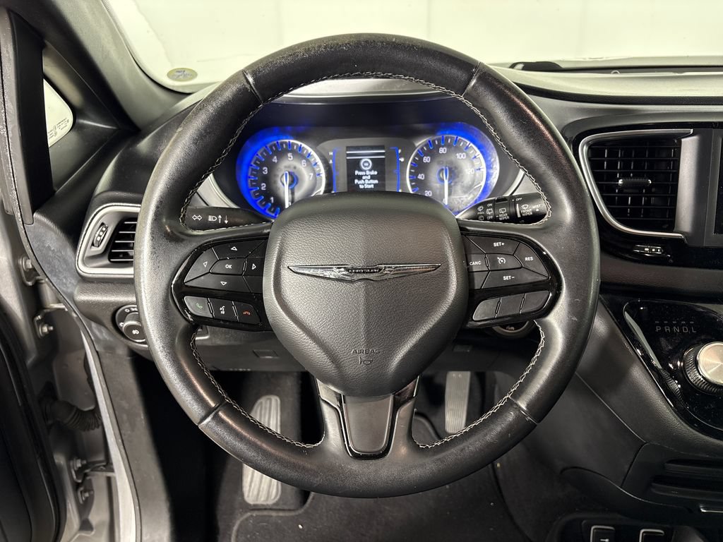 Used 2018 Chrysler Pacifica Touring Plus w/ S Appearance Package FWD image 17
