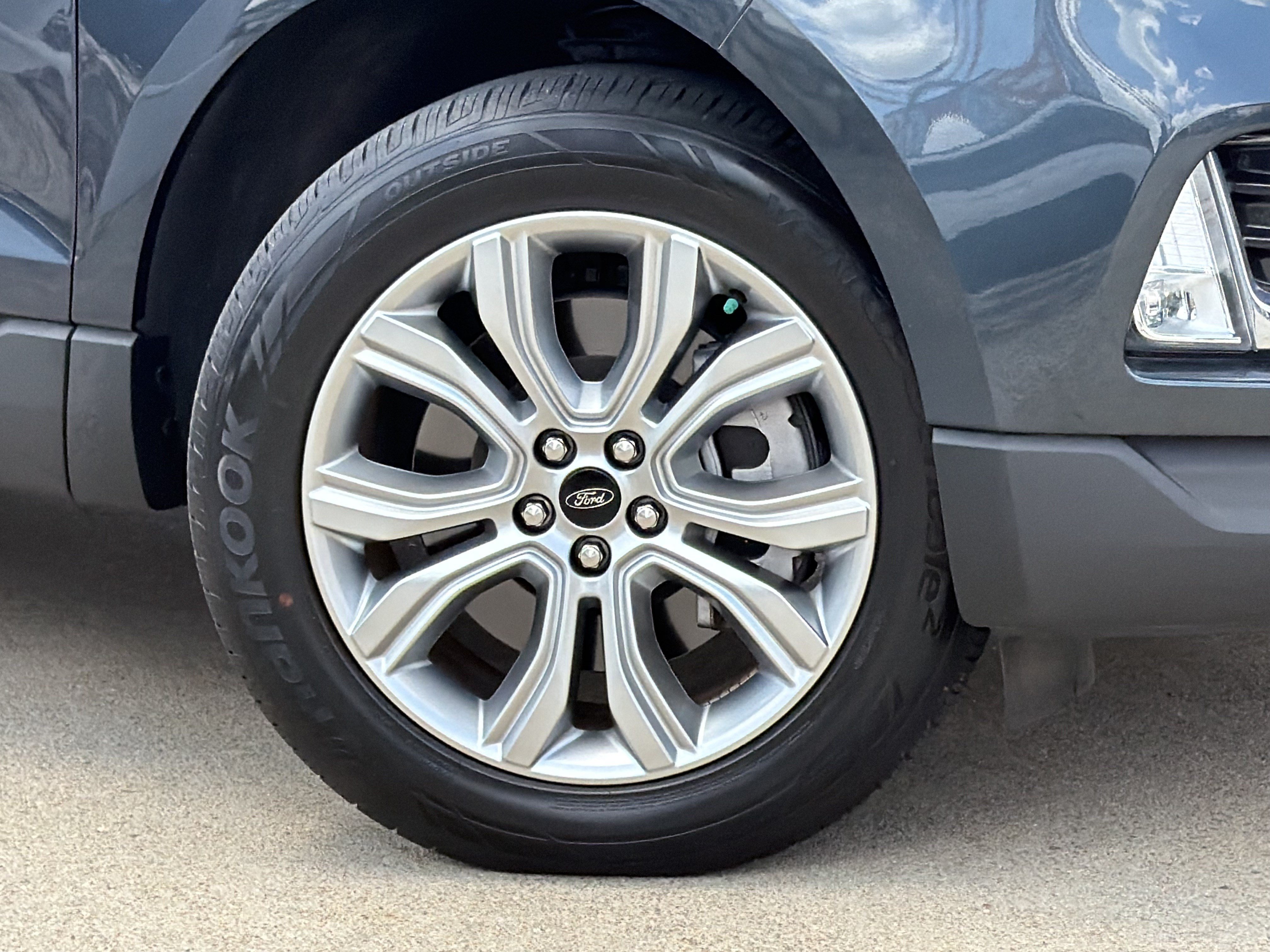 Certified 2024 Ford Edge Titanium AWD/4WD image 3