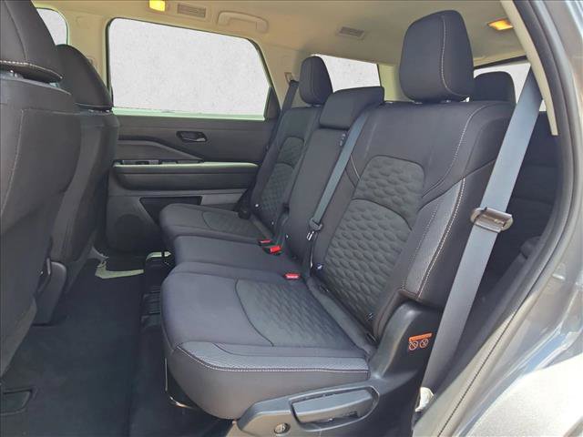 Used 2024 Nissan Pathfinder S FWD image 17