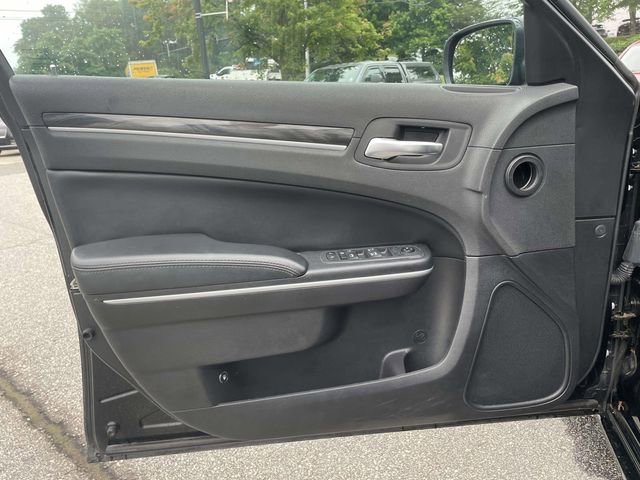 Used 2021 Chrysler 300 Touring w/ Sport Appearance Package RWD image 17