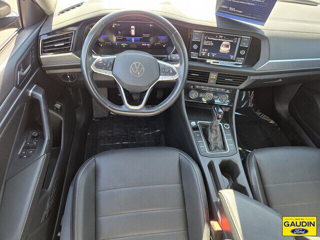 Used 2024 Volkswagen Jetta SE FWD image 13