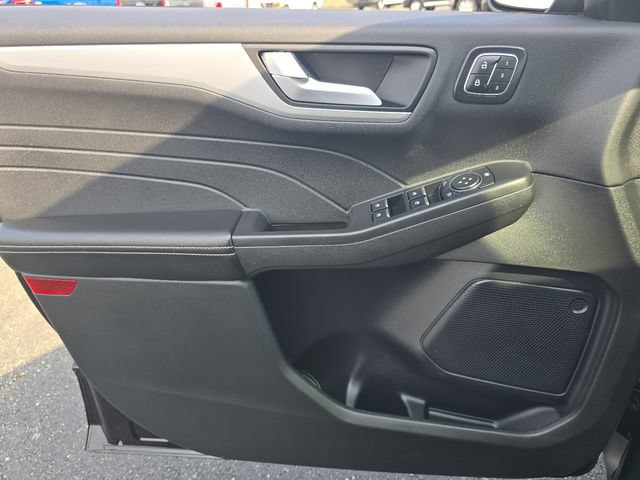 Certified 2025 Ford Escape Platinum AWD/4WD image 28