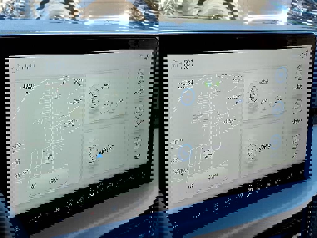 Certified 2023 Ford Escape Platinum w/ Class II Trailer Tow Package image 18