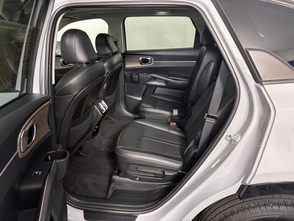 Used 2023 Kia Sorento EX w/ Panoramic Sunroof Package FWD image 29