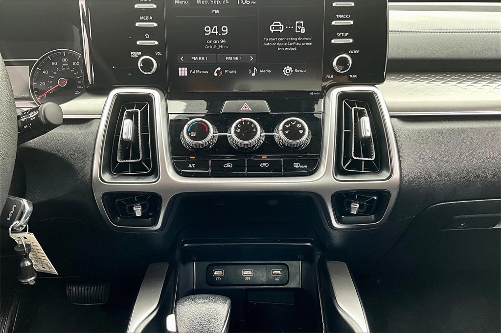 Used 2022 Kia Sorento LX image 31