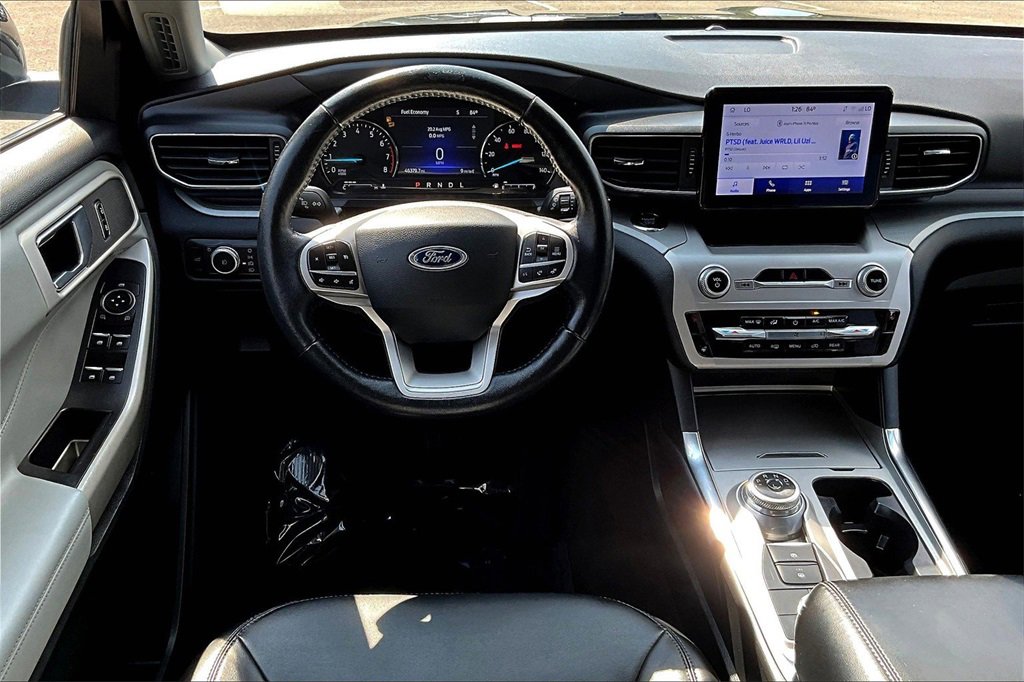 Certified 2022 Ford Explorer XLT w/ Equipment Group 202A image 5