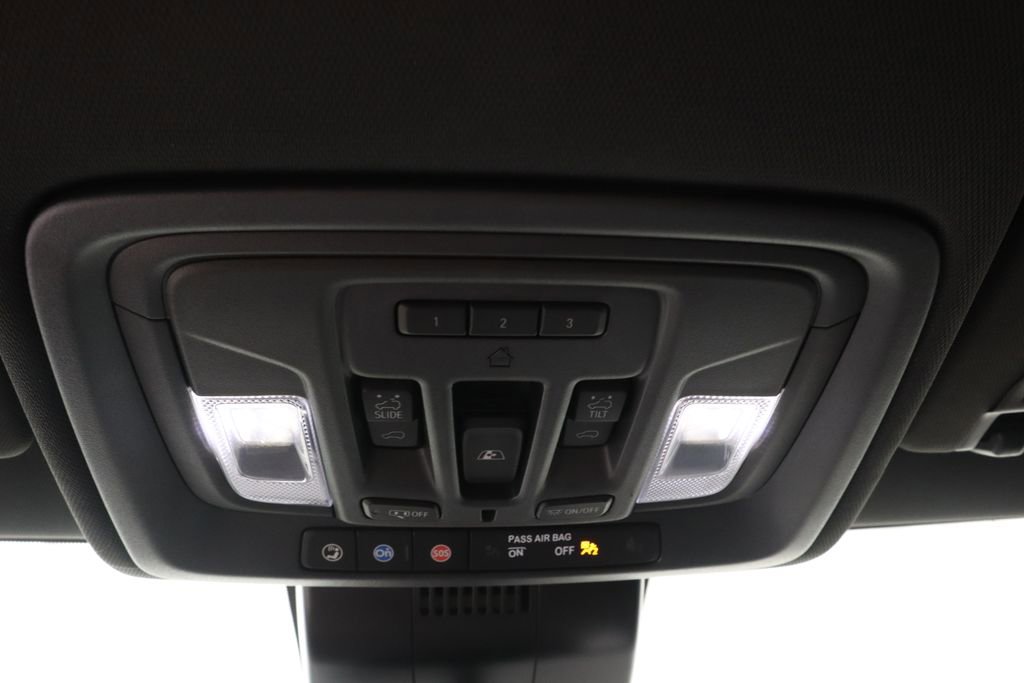 Used 2022 Chevrolet Silverado 1500 High Country w/ High Country Premium Package AWD/4WD image 35