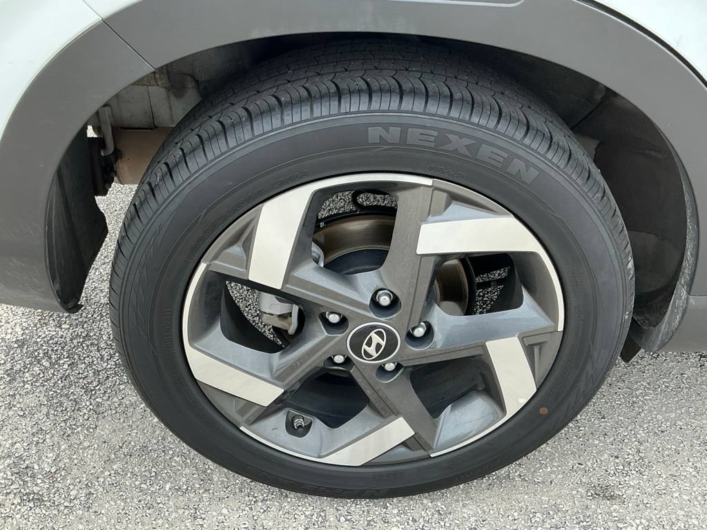 Used 2025 Hyundai Venue SEL FWD image 15
