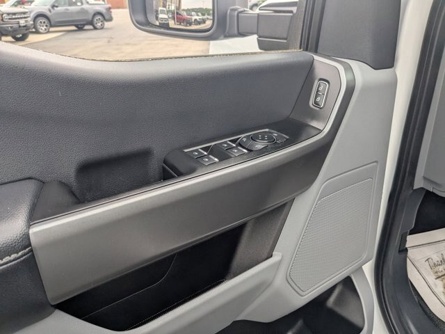 Certified 2025 Ford F350 XLT w/ Snow Plow/Camper Package AWD/4WD image 13