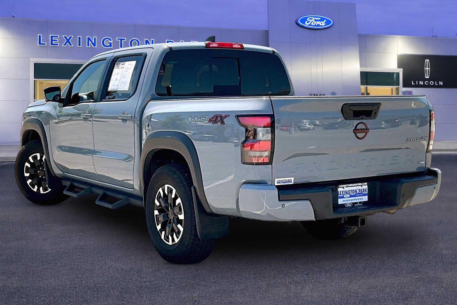 Used 2023 Nissan Frontier PRO-4X w/ Pro Convenience Package AWD/4WD image 4