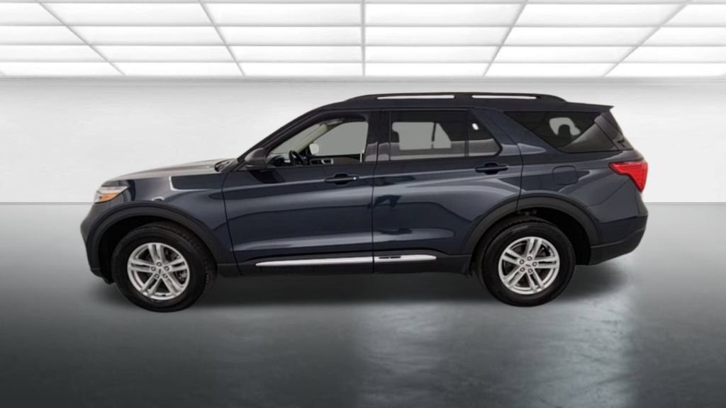 Certified 2022 Ford Explorer XLT w/ Equipment Group 202A image 4
