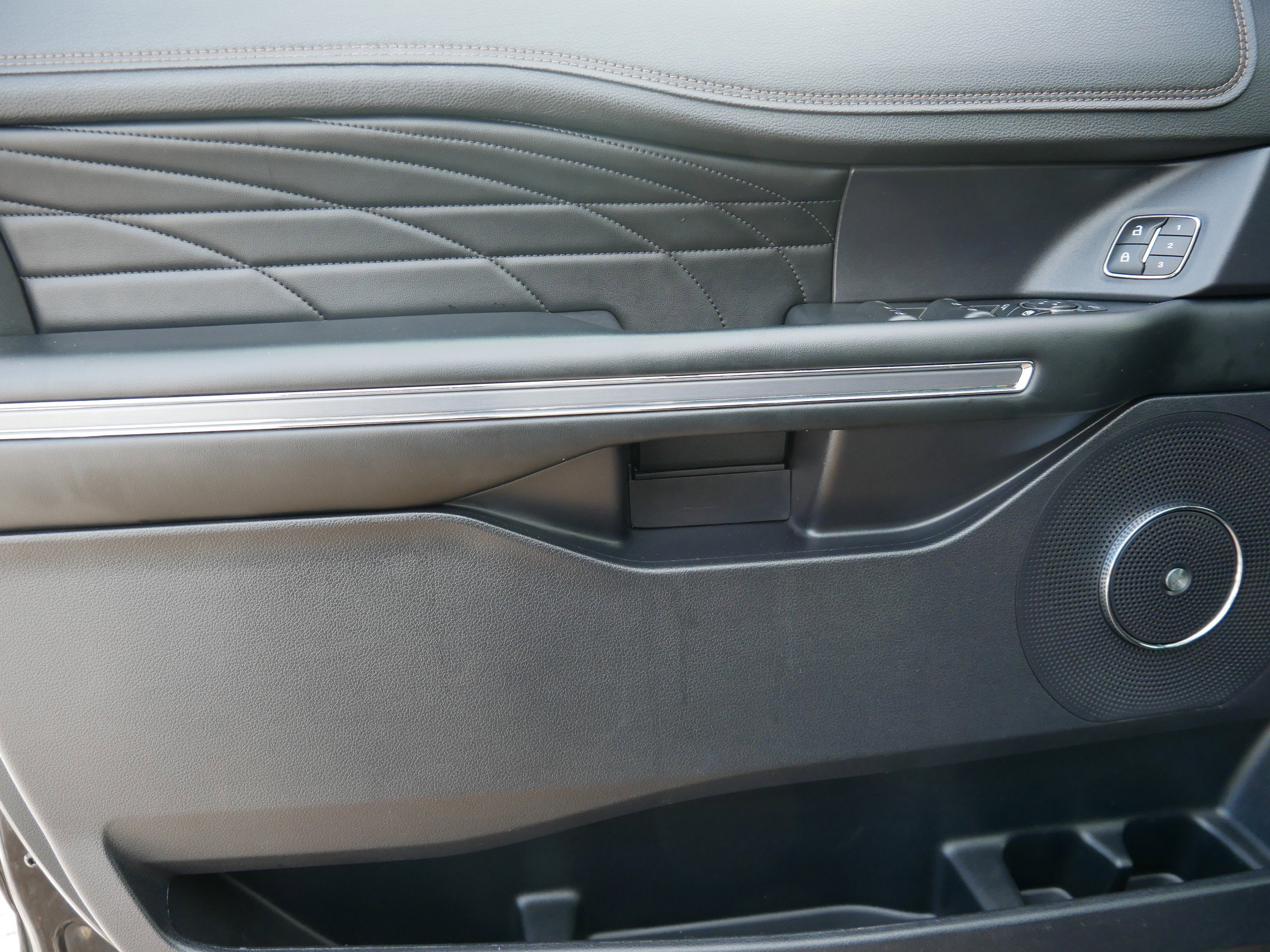 Certified 2019 Ford Expedition Platinum image 11